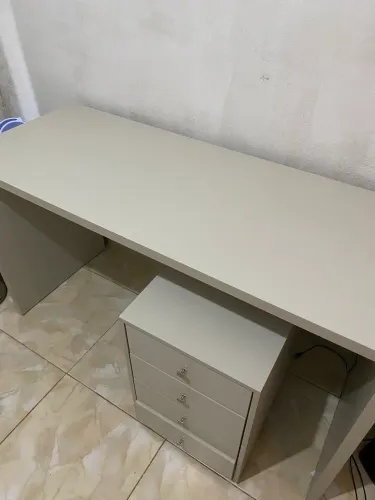 VENDO MESA DE ESCRITÓRIO + GAVETEIRO 100% MDF PLANEJADO, 6 MESES DE USO.