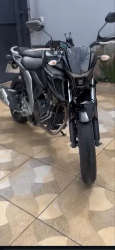 Vendo Fz25 sem detalhes