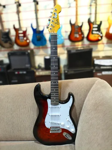 Guitarra Stratocaster EWA Guitars EWR20 VRD Vinho (NOVA!)