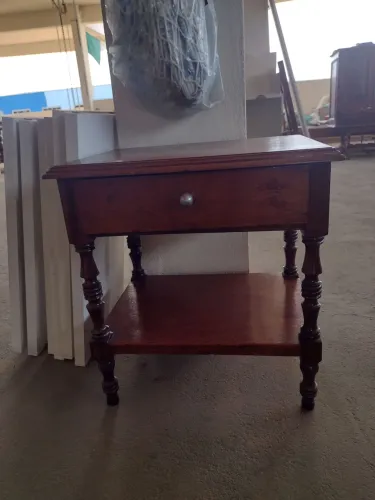 Mesa de cabeceira antiga madeira maciça 