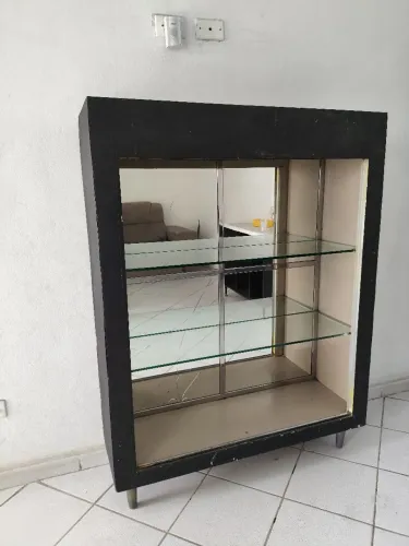 Armário vintage. Largura105. Altura 139  profundidade 36