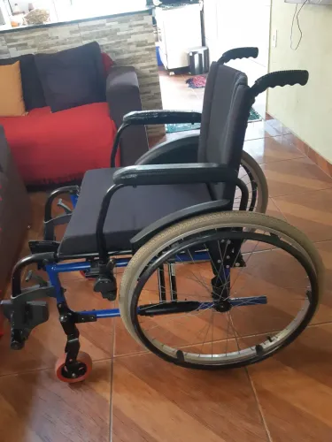 Cadeira de rodas ortobras em ótimo estado. 
