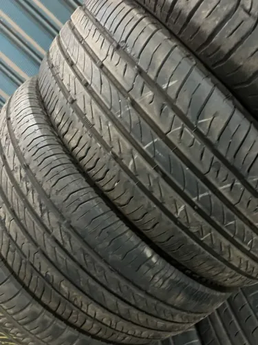 Pneu 195/60/15 a continental 75% Vida Util.