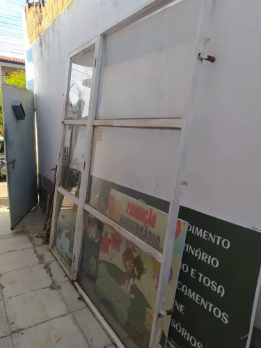 Porta de metal e vidro para loja 