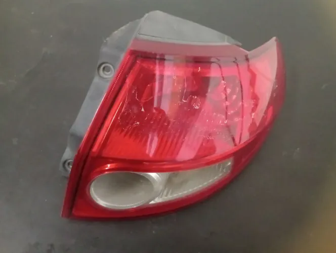 Lanterna traseira direita Ford Ka 2010 com detalhes 
