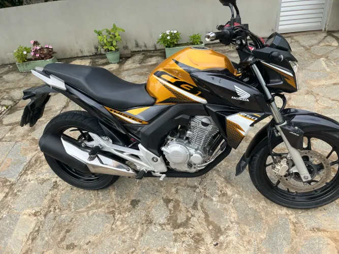 Vende-se Cb twister zerada 