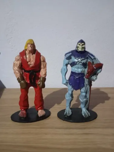 Ken Street Fighter e Skeletor escultura de resina 18cm 