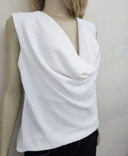 Blusa drapeada branca 