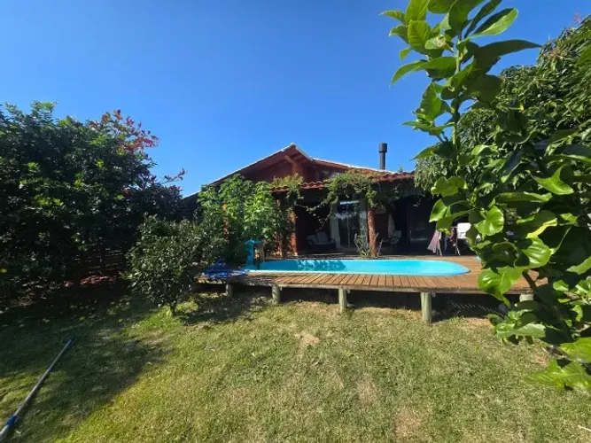 ? Casa na Ibiraquera - Perto da Lagoa, com Piscina e Terreno Amplo!