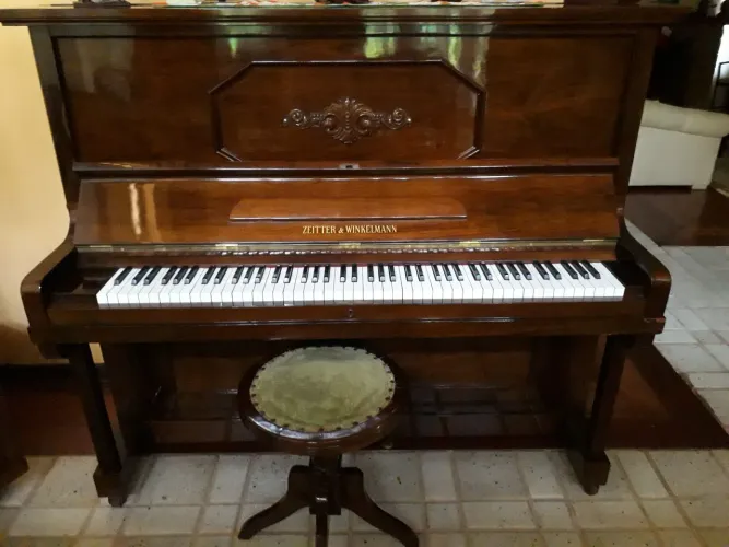 Piano Alemão Zeitter & WinkWinkelmann todo reformado. 