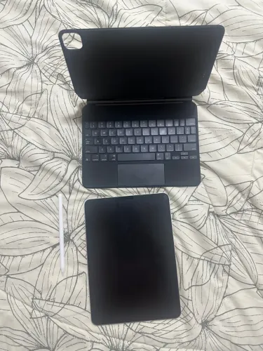 iPad Pro 11 polegadas M2 + Apple Pencil 2 + Magic Keyboard