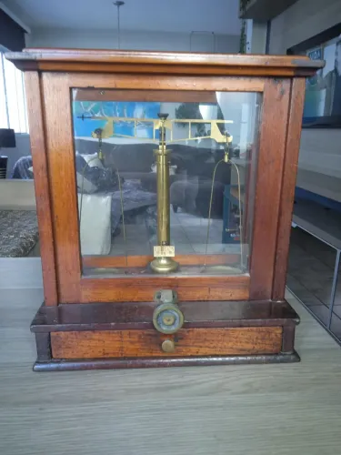 Balança de Precisão Antiga - Decoração Exclusiva