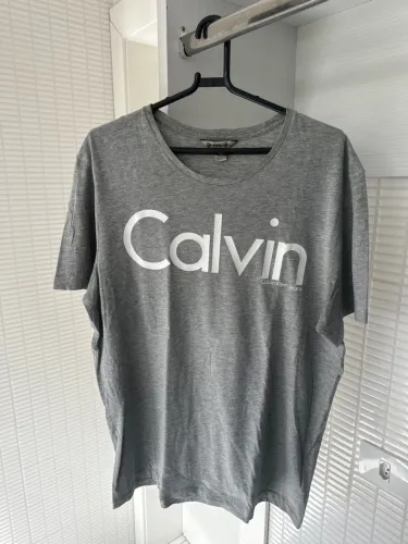 Camiseta Calvin Klein Jeans Cinza