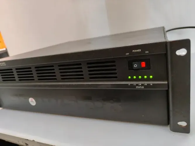 Fonte para mesa Mackie Sr40.8 400w sem cabos  perfeito estado 