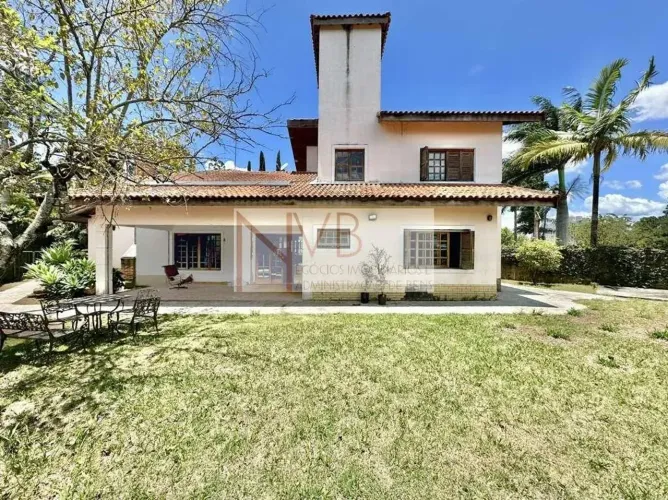 Cond Vila Velha - Casa 80% TÉRREA, 3 suítes! Lote 1.546m² plano!
