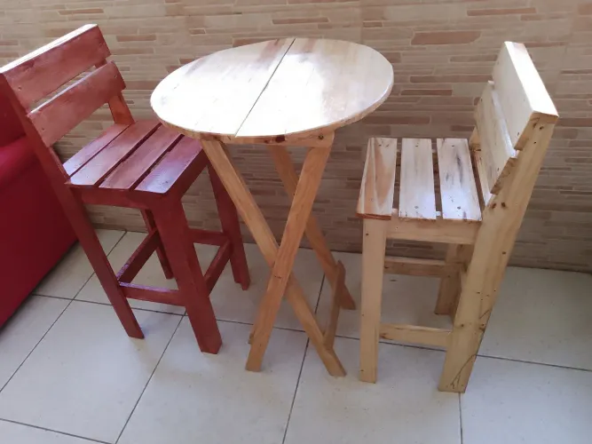 Mesa Bistrô de madeira artesanal