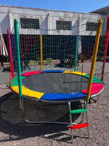 CAMA ELÁSTICA INFANTIL 2,44m - LONA IMPORTADA