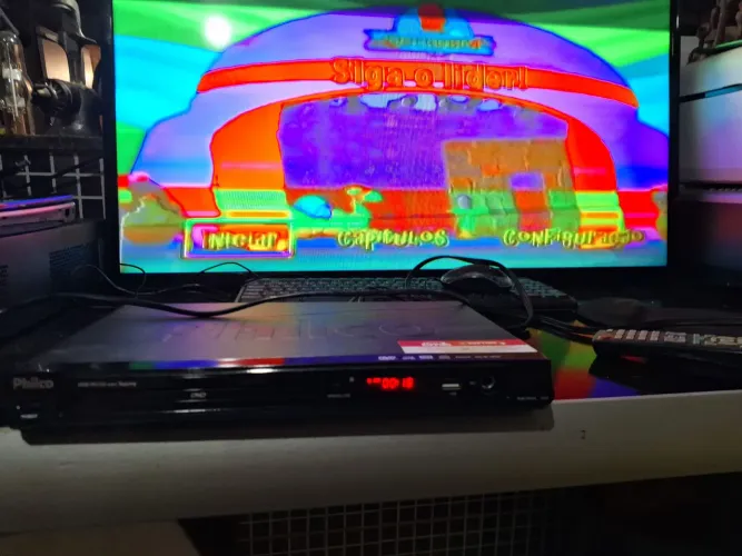 Dvd philco  nao esta muito bo nao tenho controle. Serve para consertar ou retirada de 