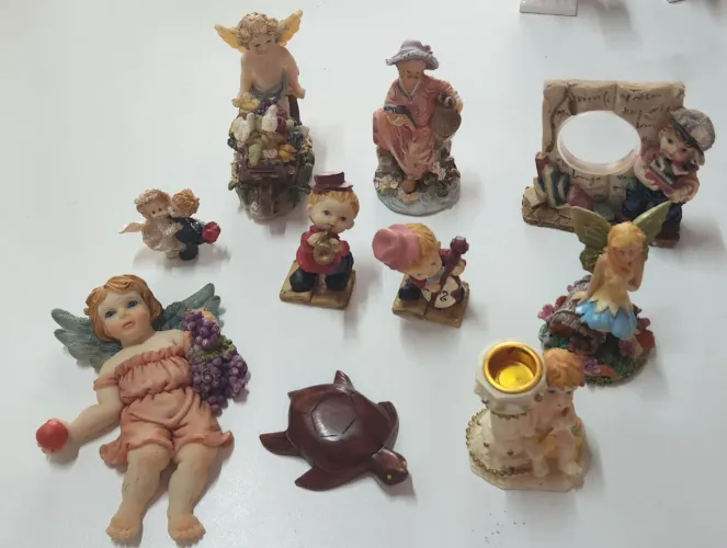 Conjunto de bibelôs em resina