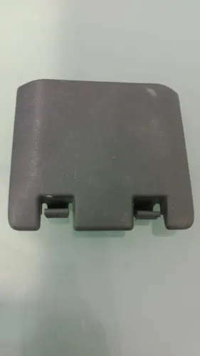 TAMPA FECHADURA PORTA MALAS RENAULT KWID 2017/21 ORIGINAL