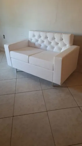 Sofá de 2 lugares capitonê, em até 10x sem juros no cartão