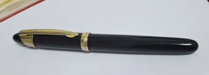 Caneta tinteiro vintage origem germânica / corpo e tampa em metal