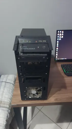 Computador com peças em excelente estado