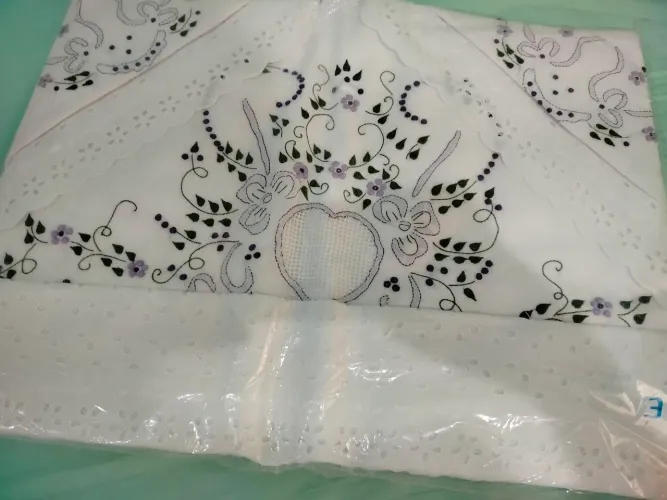 JOGO DE CAMA CASAL DE LINHO BORDADO A MÃO- Enfeite seu quarto com elegância