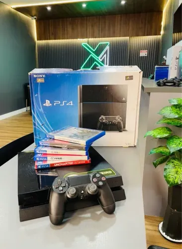 PlayStation 4 com garantia e jogo / avance aqui