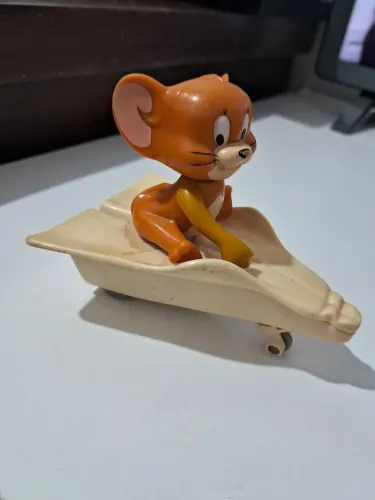Boneco Jerry no tapete mágico - Tom & Jerry