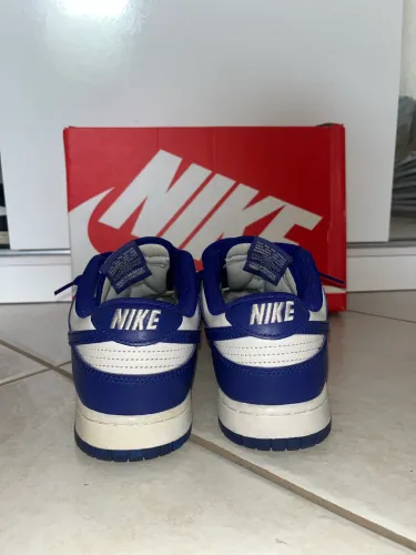 dunk low branco e azul usado apenas uma vez em perfeito estado