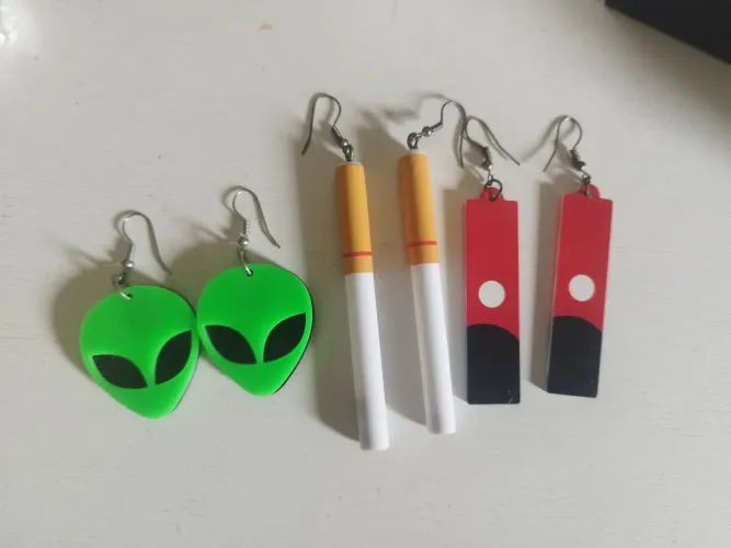 Brincos diferentes - grunge punk gótico