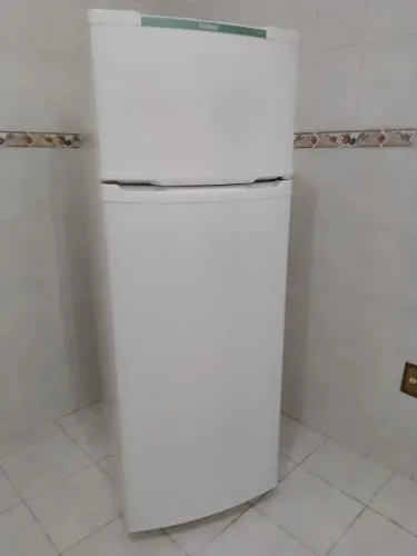 Geladeira Consul 127 VTs 334 litros.