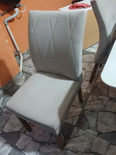 Jogo de mesa com 4 cadeiras