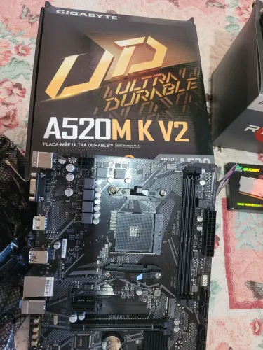 Placa mãe a520, Memória de 8gb DDR4 novas e ryzen 3 2200g