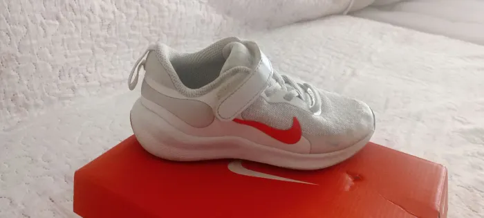 Tênis Nike infantil tamanho 27