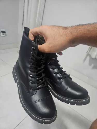Bota feminina preta (tamanho 35)