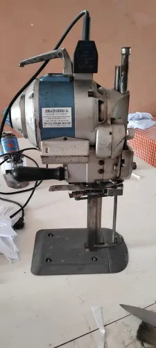 Maquina de cortar tecido 