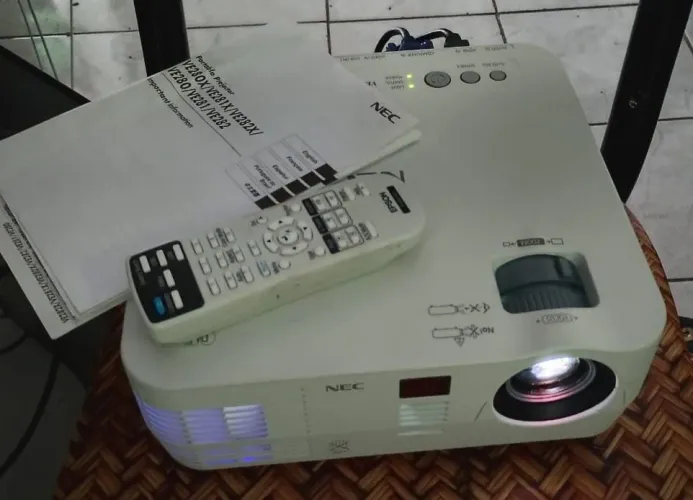Retroprojetor nec