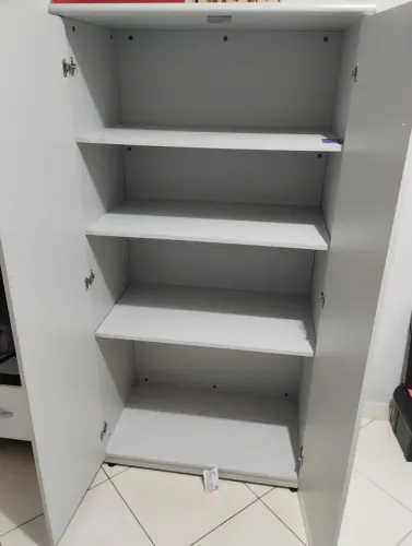 Mesa e armário para escritório