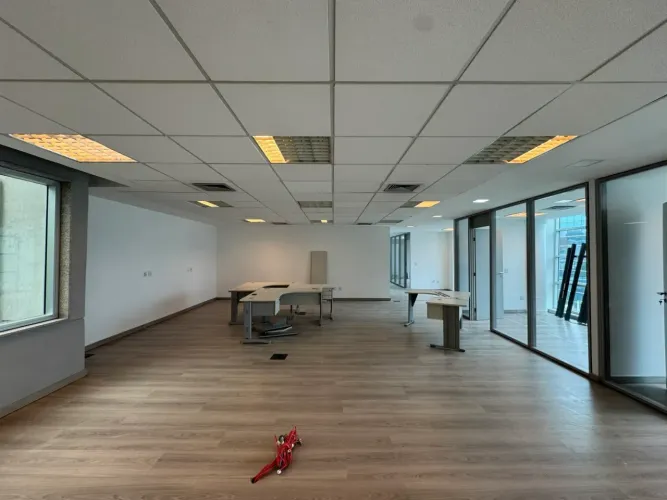 Condomínio Barra Trade III - Sala Comercial Corporativa - 350m² - 14 vagas