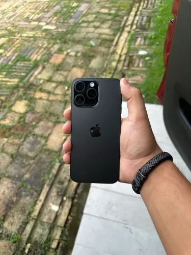 iPhone 16 Pro Max bateria 94%