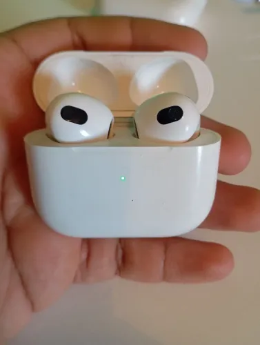 AirPods Apple