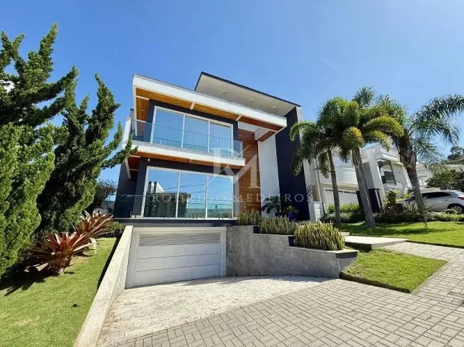 Casa em condomínio com 3 suítes na Pedra Branca, Palhoça