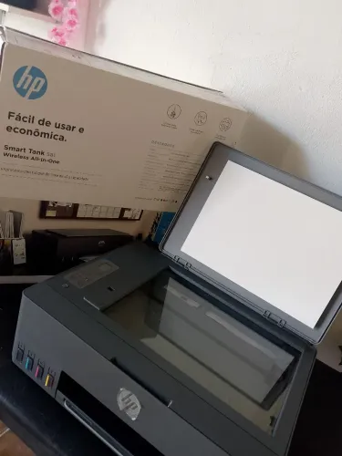 Vendo Impressora HP, única Dona. Pouco tempo de comprada em Loja. É só ligar 82- *