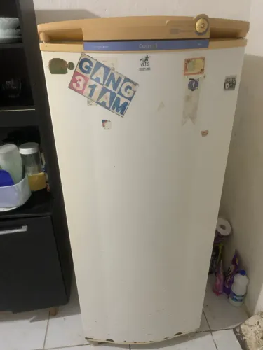 VENDE SE GELADEIRA