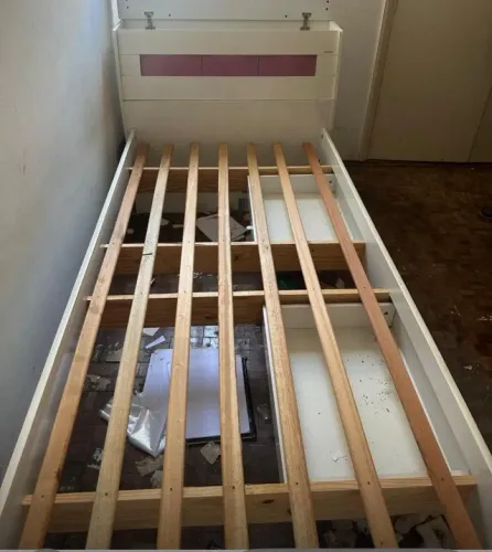 cama de solteiro com gaveteiro e bau e cama auxiliar
