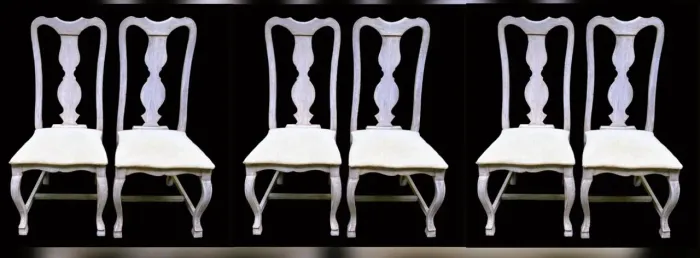 Conjunto seis cadeiras madeira pátinada branco assento estofado encosto vazado..*Descrição