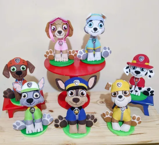 Kit bonecos Patrulha Canina em feltro, para decoração de festa infantil.