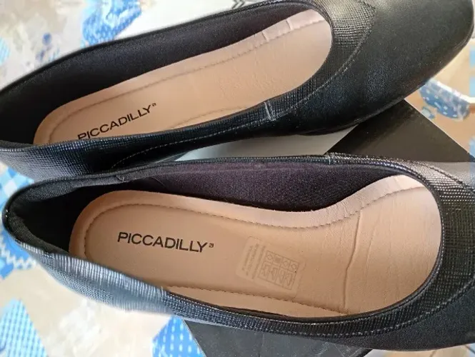 Vendo sapato social Anabela na cor preta, tamanho 39 da marca Picadilly.